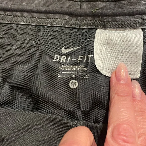 ⭐️3/$15⭐️Nike Charcoal Cropped Leggings - Picture 6 of 10